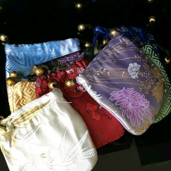 HAL recomended round pouches Asian jewelry