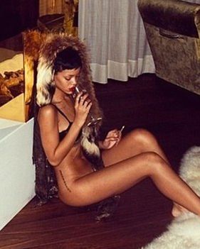 Rihanna NUDE + Upskirts, Nip Slips, Pussy Pics & LEAKED Privates!