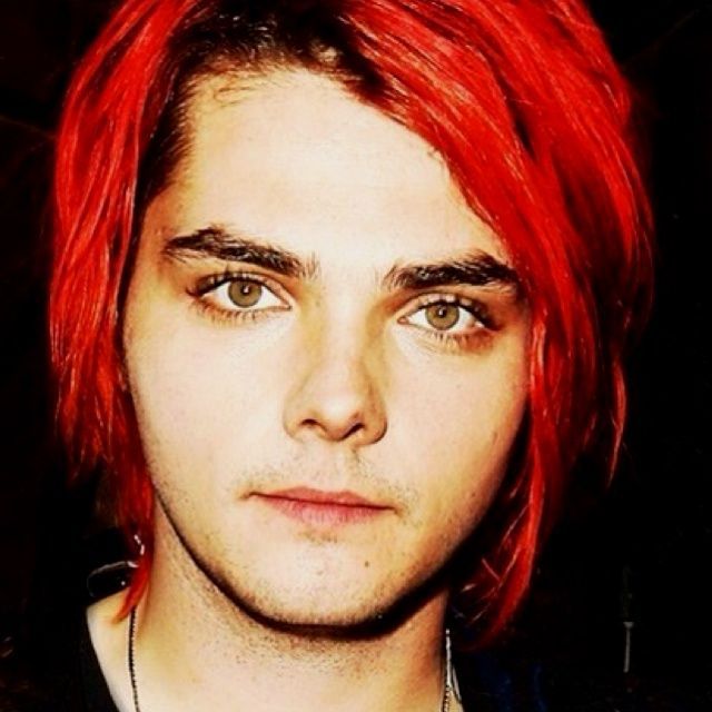 Gerard way eye color