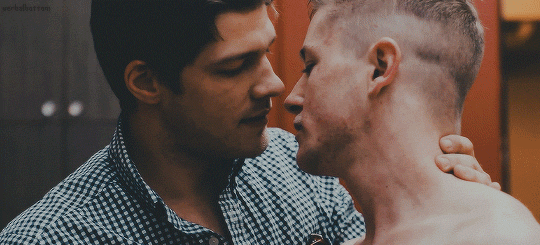 Hot gay men kissing Gay