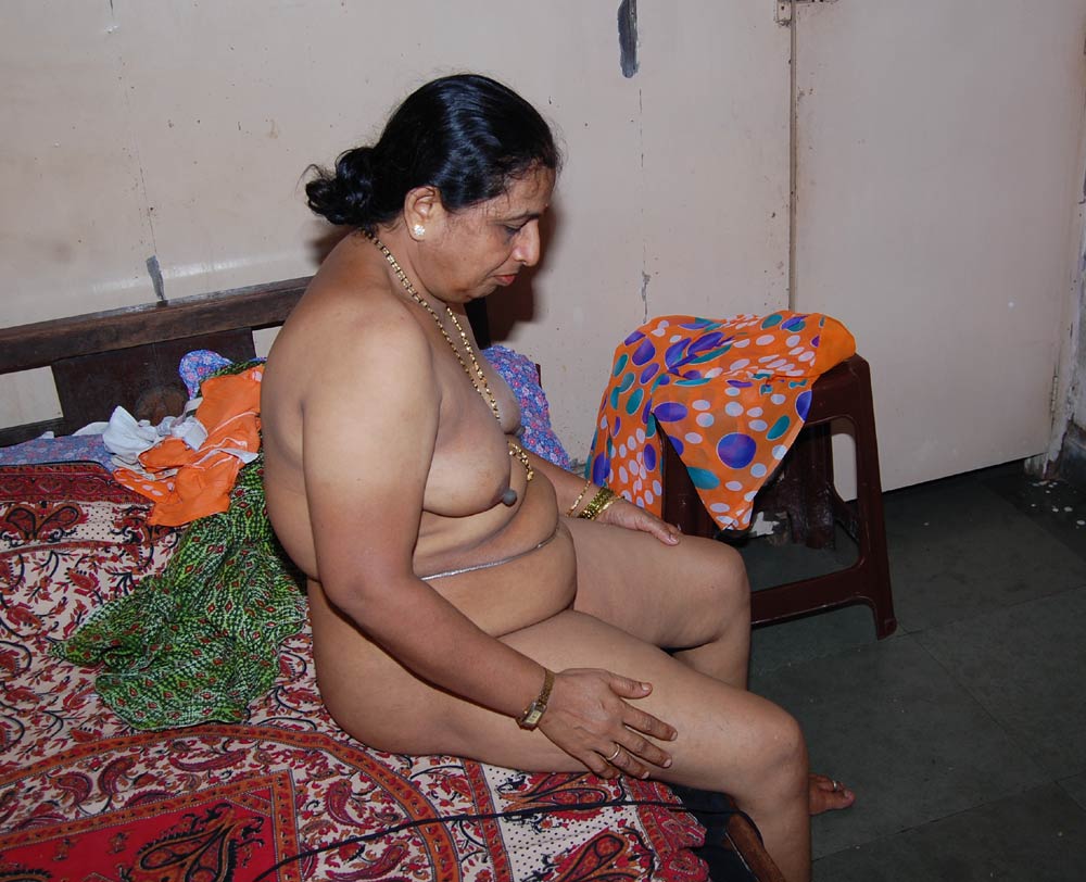 Bravoteenhot nude indian mom photo.