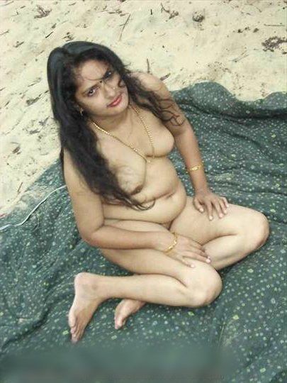 Nude cute aunty india
