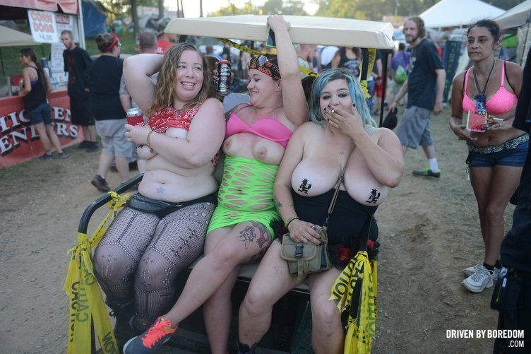 Slutty upskirt ass exposed club party girls
