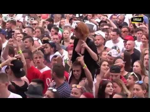 Skittle reccomend Big tits girl in crowd