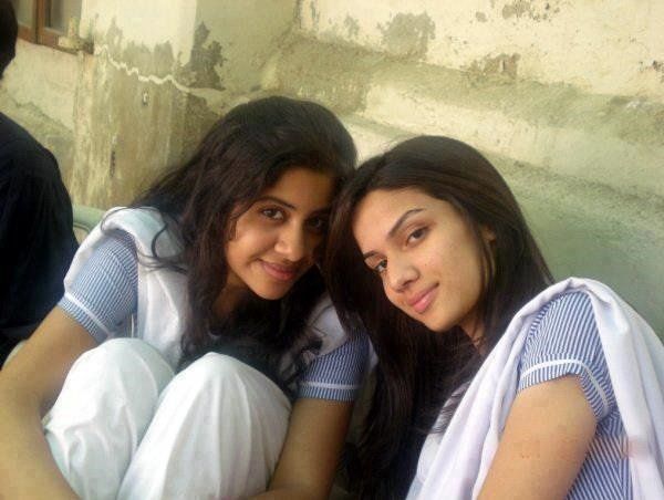 Dark M. reccomend Pakistain girl college pic