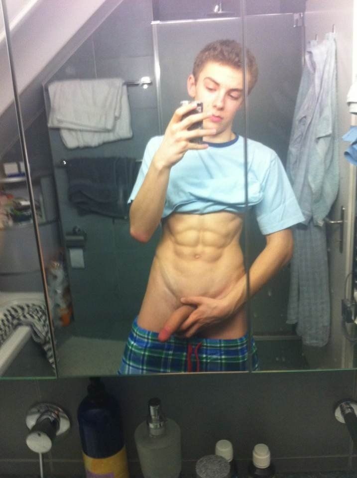 Naked hot guy sexting
