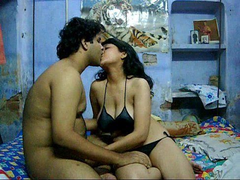 Hot desi nude kissing her neck